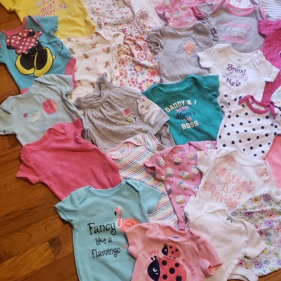 Bundle of 37 babygirl onesies, size 0-3MO - Picture 6 of 8